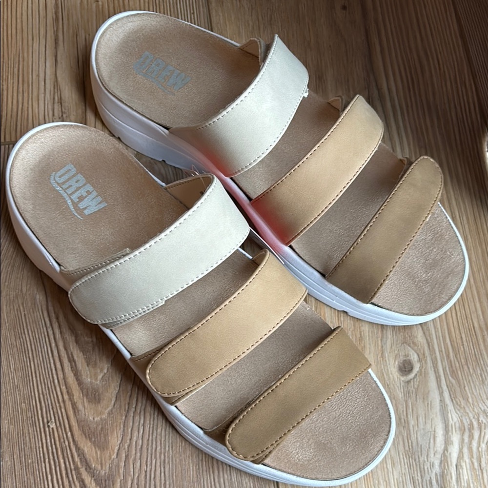 DREW Tan and Cream Comfort Sandals adjustable, will accommodate orthotics  NEW
